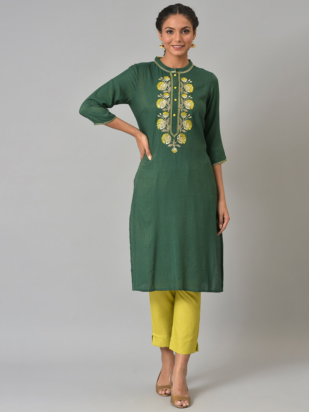 AURELIA Women Green Floral Embroidered Kurta with Trousers Price