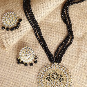 KARATCART Black 22K Gold-Plated Kundan Stone-Studded Jewellery Set